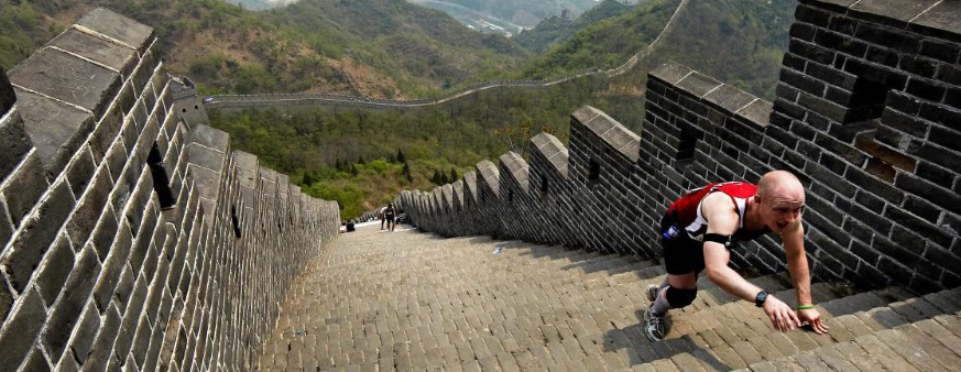 Un marathonien en haut de la Grande muraille