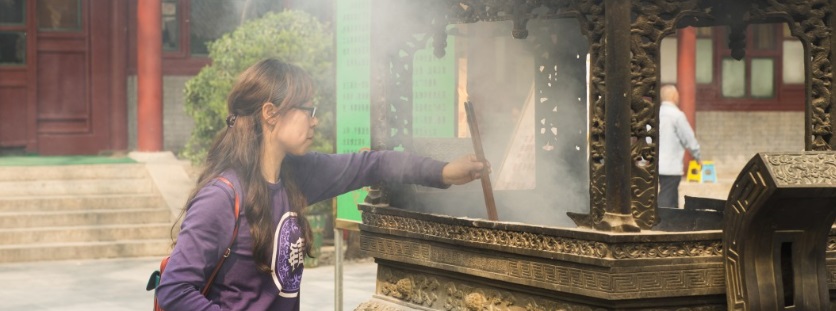 une femme superstitieuse en Chine