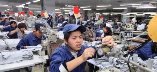 Des travailleurs chinois au travail